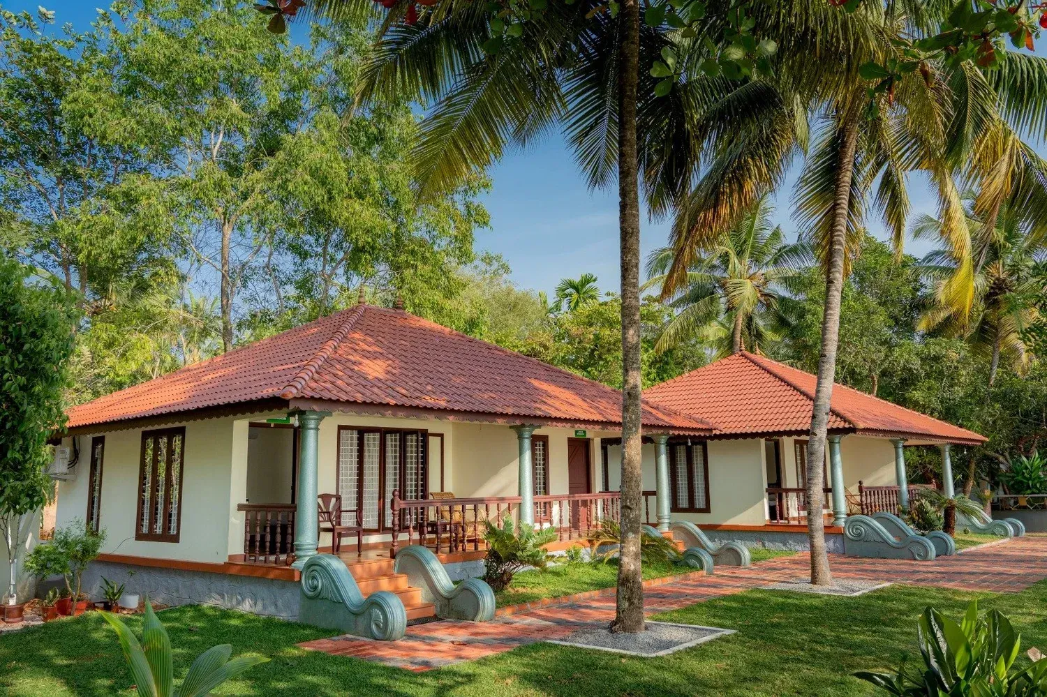 Waterfront cottages and lawns on the Kerala backwaters at Dhathri Soukhyaveda